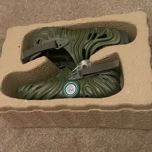 Brand new crocs never worn StockX verification tag still on them CROCS | Shoes | Brand New Crocs Never Worn Stockx  main image 2